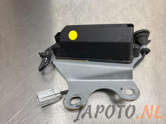 Używane Keyless Entry-Antena Lexus IS C (E2) 250 C 2.5 V6 24V Cena € 36,70 Procedura marży oferowane przez Japoto Parts B.V.