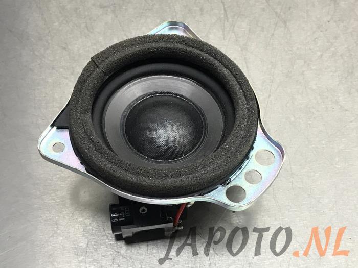 Używane Glosnik Lexus IS C (E2) 250 C 2.5 V6 24V Cena € 20,95 Procedura marży oferowane przez Japoto Parts B.V.