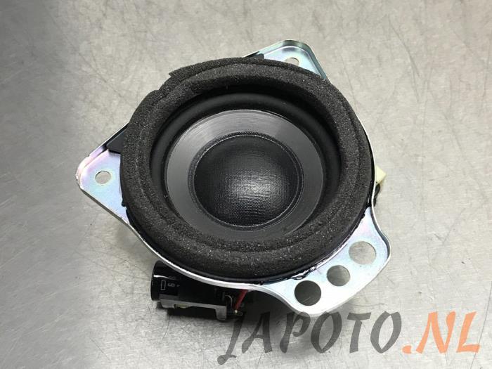 Używane Glosnik Lexus IS C (E2) 250 C 2.5 V6 24V Cena € 20,95 Procedura marży oferowane przez Japoto Parts B.V.