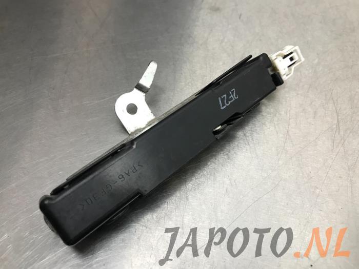 Używane Keyless Entry-Antena Lexus IS C (E2) 250 C 2.5 V6 24V Cena € 20,95 Procedura marży oferowane przez Japoto Parts B.V.