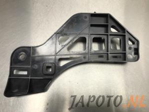 Używane Wspornik zderzaka prawy tyl Lexus IS C (E2) 250 C 2.5 V6 24V Cena € 19,95 Procedura marży oferowane przez Japoto Parts B.V.
