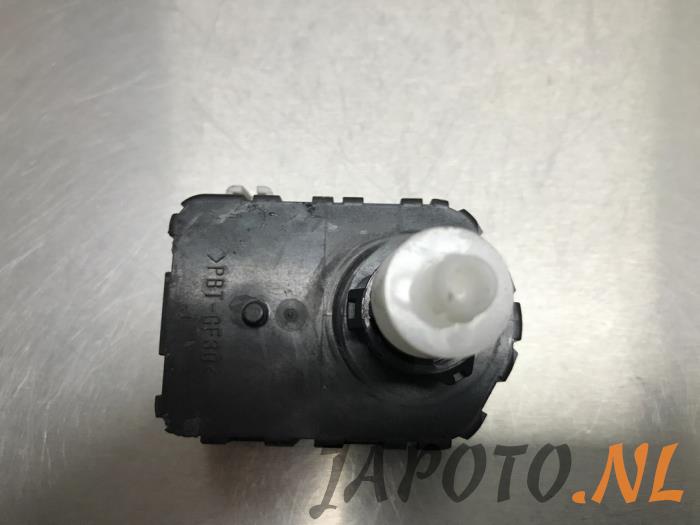 Używane Silnik reflektora Lexus IS C (E2) 250 C 2.5 V6 24V Cena € 20,95 Procedura marży oferowane przez Japoto Parts B.V.