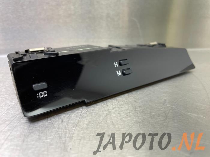 Używane Zegar Lexus GS (..S16) 300 3.0 24V VVT-i Cena € 20,95 Procedura marży oferowane przez Japoto Parts B.V.