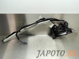 Używane Zawias dachu cabrio Lexus IS C (E2) 250 C 2.5 V6 24V Cena € 199,00 Procedura marży oferowane przez Japoto Parts B.V.