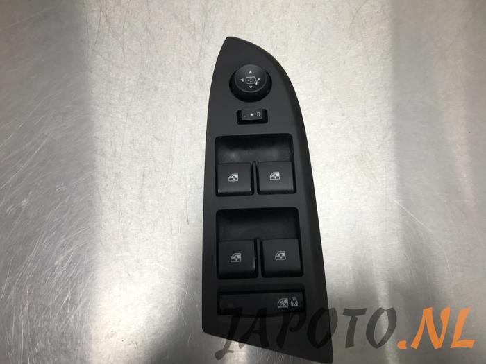 Usados Interruptor combinado de ventanillas Chevrolet Volt 1.4 16V Precio € 52,45 Norma de margen ofrecido por Japoto Parts B.V.