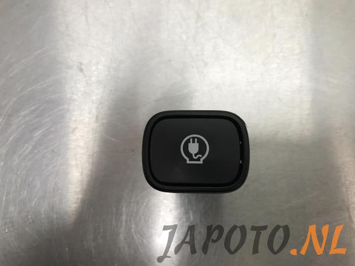 Używane Przelacznik Chevrolet Volt 1.4 16V Cena € 20,95 Procedura marży oferowane przez Japoto Parts B.V.