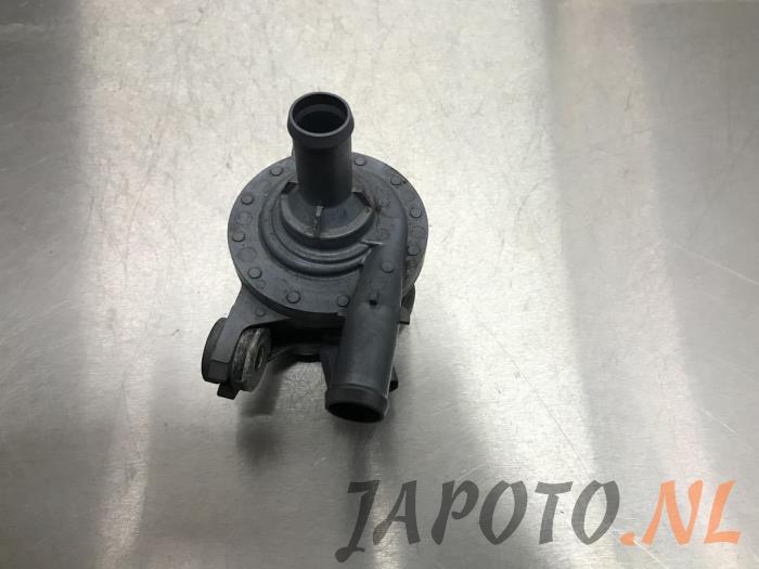 Używane Pompa wodna Toyota C-HR (X1,X5) 1.2 16V Turbo Cena € 63,46 Z VAT oferowane przez Japoto Parts B.V.