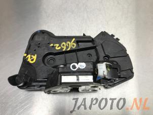 Używane Mechanizm blokady drzwi prawych przednich wersja 4-drzwiowa Toyota C-HR (X1,X5) 1.2 16V Turbo Cena € 90,74 Z VAT oferowane przez Japoto Parts B.V.