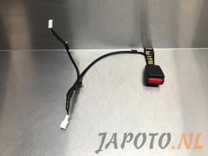 Gebrauchte Sicherheitsgurt Schließe rechts vorne Toyota C-HR (X1,X5) 1.2 16V Turbo Preis € 36,29 Mit Mehrwertsteuer angeboten von Japoto Parts B.V.