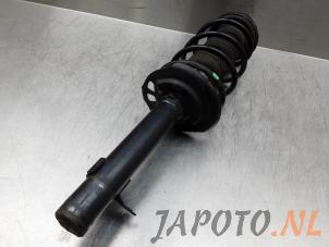 Używane Amortyzator prawy przód Toyota Aygo (B40) 1.0 12V VVT-i Cena € 39,99 Procedura marży oferowane przez Japoto Parts B.V.