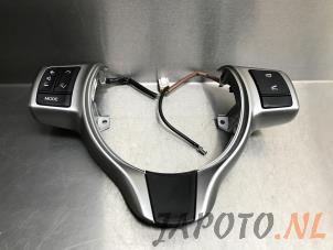 Used Steering wheel mounted radio control Toyota Yaris III (P13) 1.5 16V Hybrid Price € 40,00 Margin scheme offered by Japoto Parts B.V.