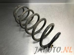 Używane Sprezyna srubowa tyl Toyota Aygo (B10) 1.0 12V VVT-i Cena € 14,95 Procedura marży oferowane przez Japoto Parts B.V.