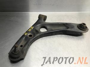 Usagé Bras de suspension bas avant gauche Toyota Aygo (B10) 1.0 12V VVT-i Prix € 34,95 Règlement à la marge proposé par Japoto Parts B.V.