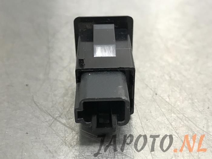 Pressure switch from a Lexus CT 200h 1.8 16V 2014