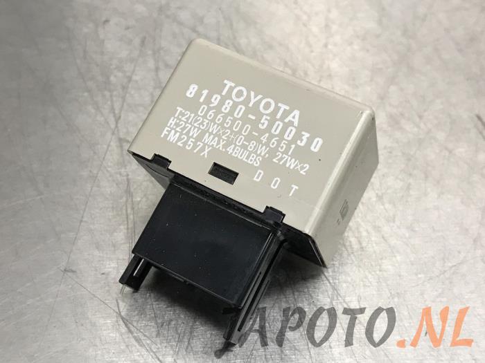 Indicator relay from a Lexus CT 200h 1.8 16V 2014