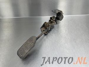 Used Accelerator pedal Toyota HiAce II 2.5 D4-D 117 4x4 Price € 90,75 Inclusive VAT offered by Japoto Parts B.V.