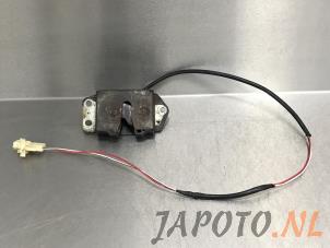 Used Bonnet lock mechanism Toyota HiAce II 2.5 D4-D 117 4x4 Price € 36,24 Inclusive VAT offered by Japoto Parts B.V.