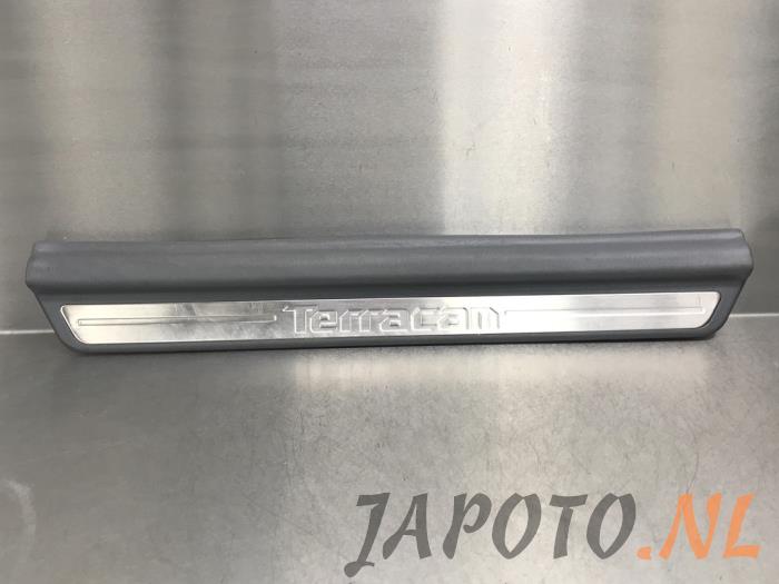 Instegslist, vänster från en Hyundai Terracan 2.9 CRDi 16V 2005