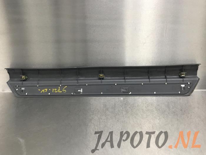 Instegslist, vänster från en Hyundai Terracan 2.9 CRDi 16V 2005