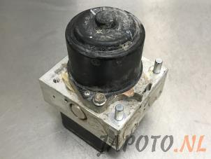 Used ABS pump Toyota HiAce II 2.5 D4-D 117 4x4 Price € 120,94 Inclusive VAT offered by Japoto Parts B.V.