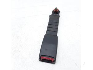 Usagé Insertion ceinture de sécurité avant droite Hyundai H-100 2.5 Diesel Prix € 14,95 Règlement à la marge proposé par Japoto Parts B.V.
