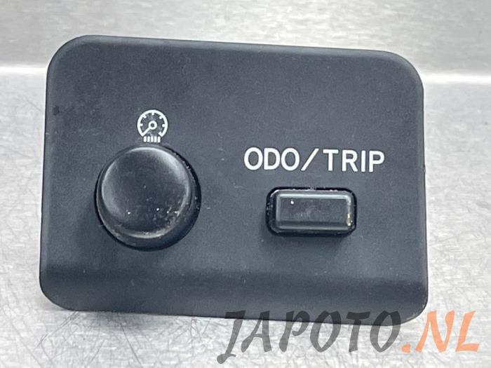 Usados Interruptor Lexus RX (L2) 400h V6 24V VVT-i 4x4 Precio € 20,95 Norma de margen ofrecido por Japoto Parts B.V.