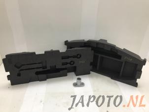 Usagé Boȋte à outils Mazda CX-5 (KE,GH) 2.0 SkyActiv-G 16V 2WD Prix € 29,95 Règlement à la marge proposé par Japoto Parts B.V.