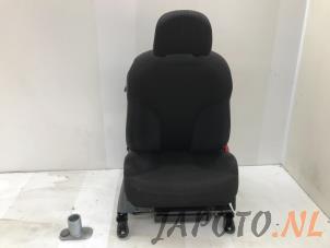Używane Fotel prawy Toyota Yaris II (P9) 1.8 16V VVT-i TS Cena € 99,95 Procedura marży oferowane przez Japoto Parts B.V.