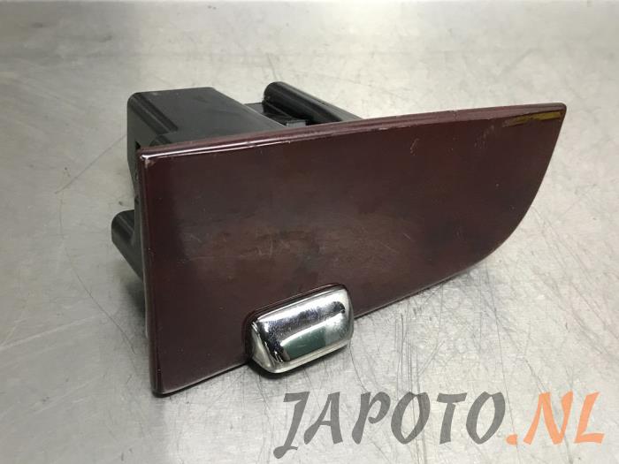 Begagnade Askkopp, bak Lexus LS (F4) 460 4.6 32V VVT-i Pris € 20,95 Marginaltabell erbjuds av Japoto Parts B.V.