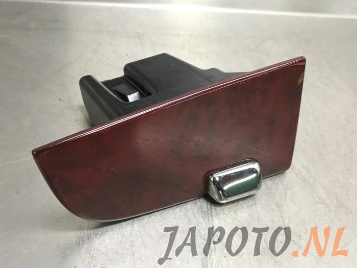 Begagnade Askkopp, bak Lexus LS (F4) 460 4.6 32V VVT-i Pris € 20,95 Marginaltabell erbjuds av Japoto Parts B.V.