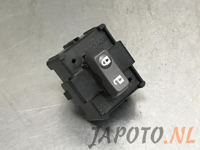 Usados Interruptor de control de puerta Lexus LS (F4) 460 4.6 32V VVT-i Precio € 15,70 Norma de margen ofrecido por Japoto Parts B.V.