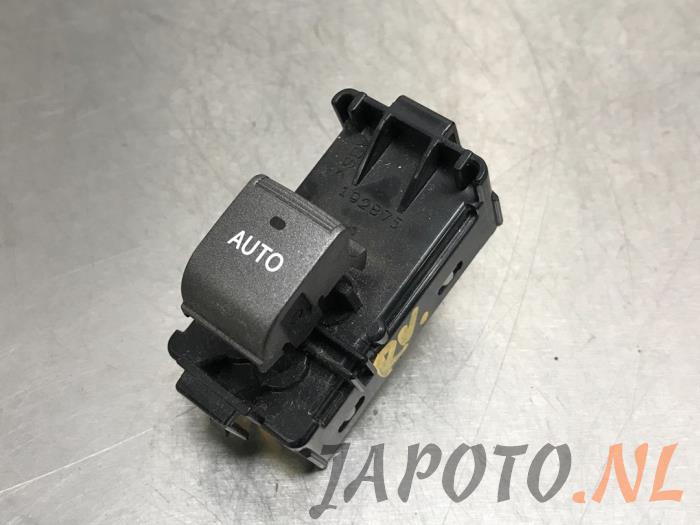 Usados Interruptor de ventanilla eléctrica Lexus LS (F4) 460 4.6 32V VVT-i Precio € 26,20 Norma de margen ofrecido por Japoto Parts B.V.