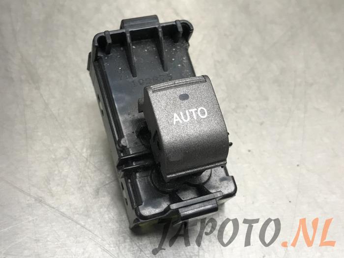Usados Interruptor de ventanilla eléctrica Lexus LS (F4) 460 4.6 32V VVT-i Precio € 26,20 Norma de margen ofrecido por Japoto Parts B.V.
