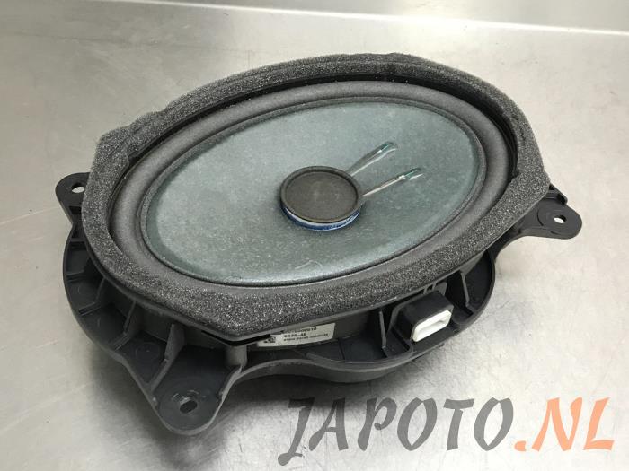 Używane Glosnik Lexus LS (F4) 460 4.6 32V VVT-i Cena € 41,95 Procedura marży oferowane przez Japoto Parts B.V.