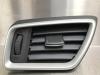 Rejilla de aire de salpicadero de un Nissan Qashqai (J11), 2013 1.5 dCi DPF, SUV, Diesel, 1.461cc, 81kW (110pk), FWD, K9K636, 2013-11, J11A02; J11A72 2017
