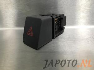 Usados Interruptor de luz de pánico Nissan Qashqai (J11) 1.5 dCi DPF Precio € 9,95 Norma de margen ofrecido por Japoto Parts B.V.