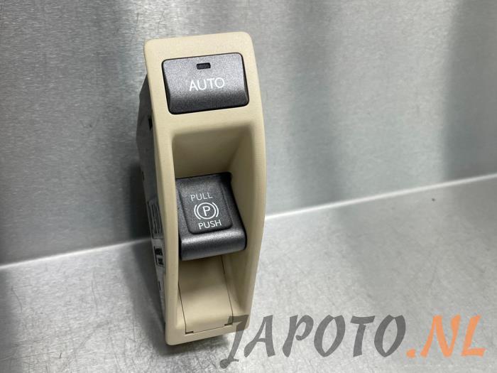 Używane Przelacznik hamulca postojowego Lexus LS (F4) 460 4.6 32V VVT-i Cena € 26,20 Procedura marży oferowane przez Japoto Parts B.V.