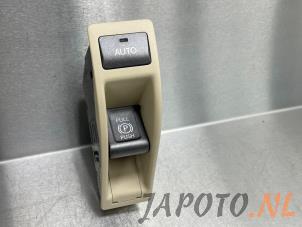 Usados Interruptor de freno de mano Lexus LS (F4) 460 4.6 32V VVT-i Precio € 24,95 Norma de margen ofrecido por Japoto Parts B.V.