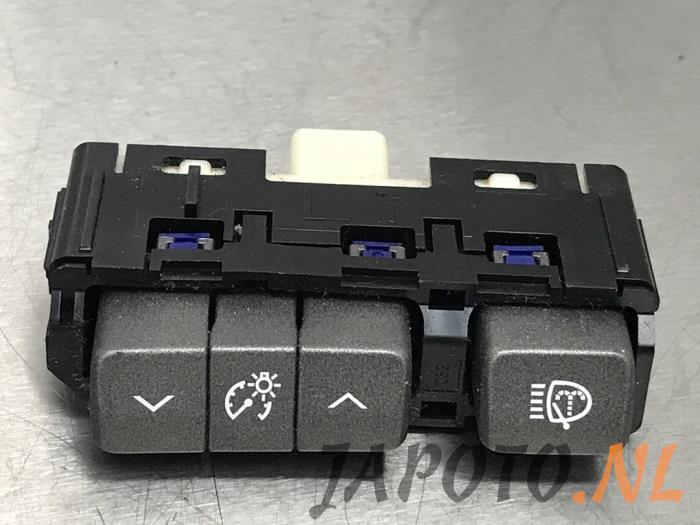 Używane Sciemniacz kokpitowy Lexus LS (F4) 460 4.6 32V VVT-i Cena € 26,20 Procedura marży oferowane przez Japoto Parts B.V.