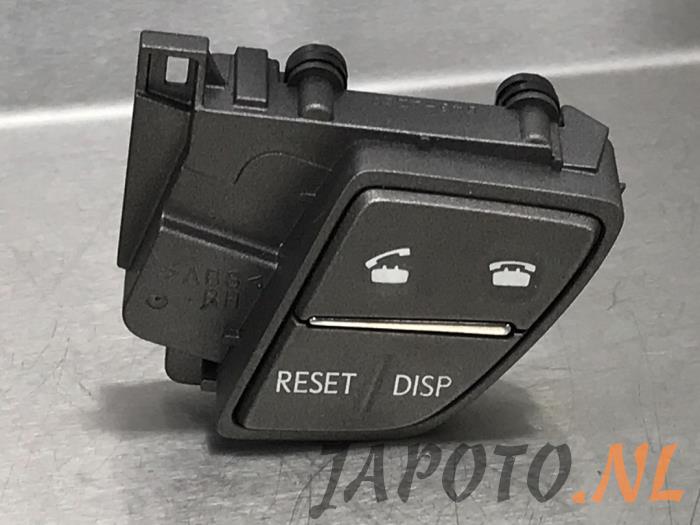 Usados Módulo de teléfono Lexus LS (F4) 460 4.6 32V VVT-i Precio € 41,95 Norma de margen ofrecido por Japoto Parts B.V.
