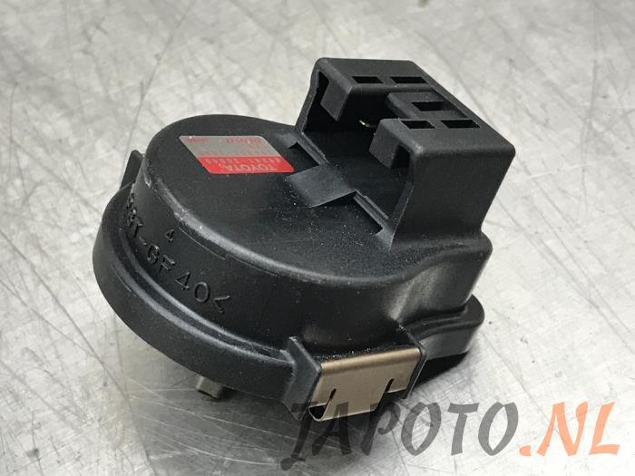 Usados Módulo de suspensión Lexus LS (F4) 460 4.6 32V VVT-i Precio € 52,45 Norma de margen ofrecido por Japoto Parts B.V.