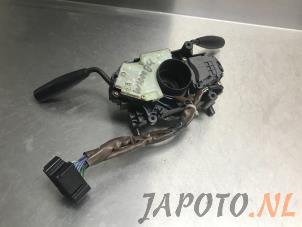Usados Interruptor combinado columna de dirección Mazda MX-5 (NB18/35/8C) 1.8i 16V SV-T Precio € 25,00 Norma de margen ofrecido por Japoto Parts B.V.