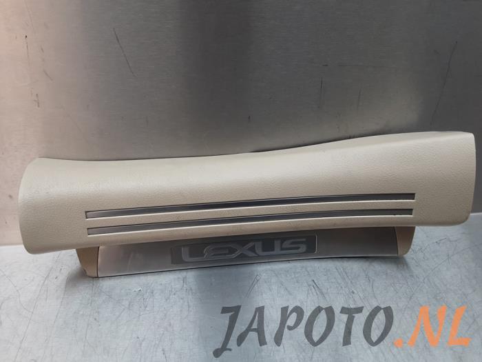 Używane Próg drzwi prawa Lexus LS (F4) 460 4.6 32V VVT-i Cena € 26,20 Procedura marży oferowane przez Japoto Parts B.V.