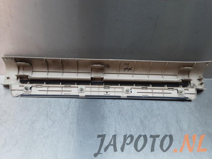 Używane Próg drzwi prawa Lexus LS (F4) 460 4.6 32V VVT-i Cena € 26,20 Procedura marży oferowane przez Japoto Parts B.V.