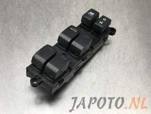 Usados Interruptor combinado de ventanillas Suzuki Swift (ZA/ZC/ZD) 1.2 16V Precio € 49,95 Norma de margen ofrecido por Japoto Parts B.V.