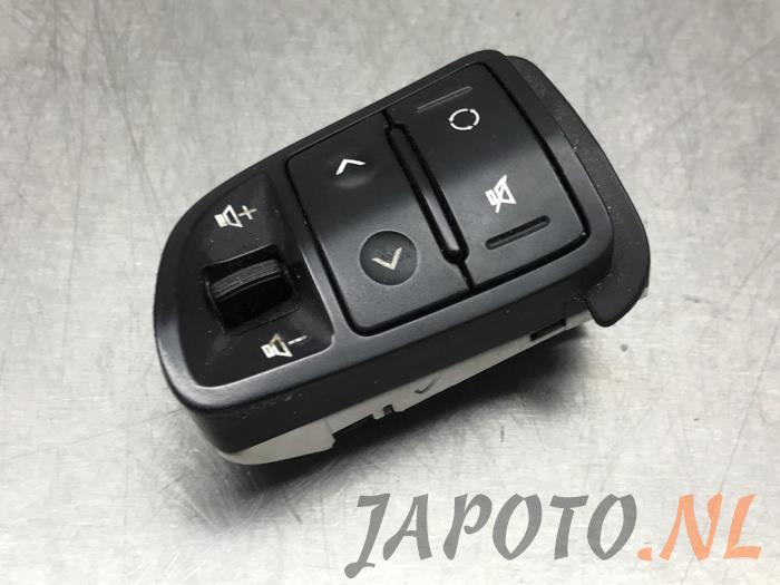 Interruptor de mando de volante de un Kia Sportage (SL) 2.0 CVVT 16V 4x2 2012