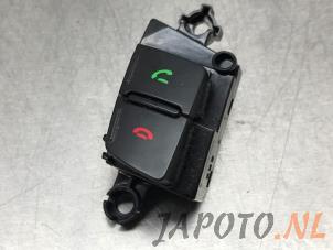Używane Przelacznik kierownicy Kia Sportage (SL) 2.0 CVVT 16V 4x2 Cena € 24,95 Procedura marży oferowane przez Japoto Parts B.V.