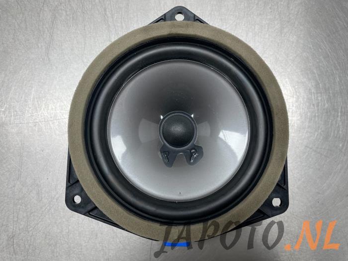 Używane Glosnik Toyota Land Cruiser (J15) 2.8 D-4D 16V Cena € 63,46 Z VAT oferowane przez Japoto Parts B.V.