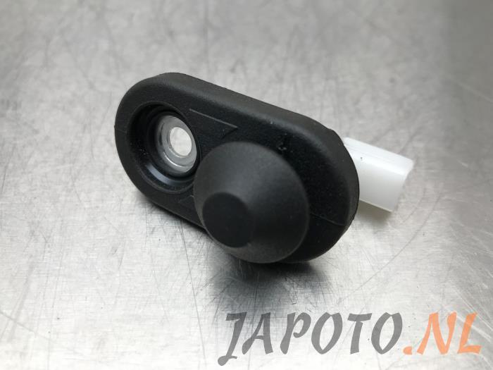 Usagé Commodo Toyota Land Cruiser (J15) 2.8 D-4D 16V Prix € 15,86 Prix TTC proposé par Japoto Parts B.V.