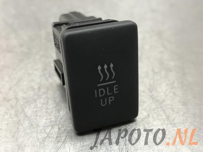 Usagé Commodo Toyota Land Cruiser (J15) 2.8 D-4D 16V Prix € 25,35 Prix TTC proposé par Japoto Parts B.V.